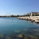 �Lo abbiamo chiamato cos� perch� questo � il nostro paradiso � sottolinea l�anziano �: si tratta di un posto dall�acqua trasparente che, soprattutto a noi pensionati, permette di fare un bagno rimanendo in citt�, senza dover percorrere chilometri e chilometri�